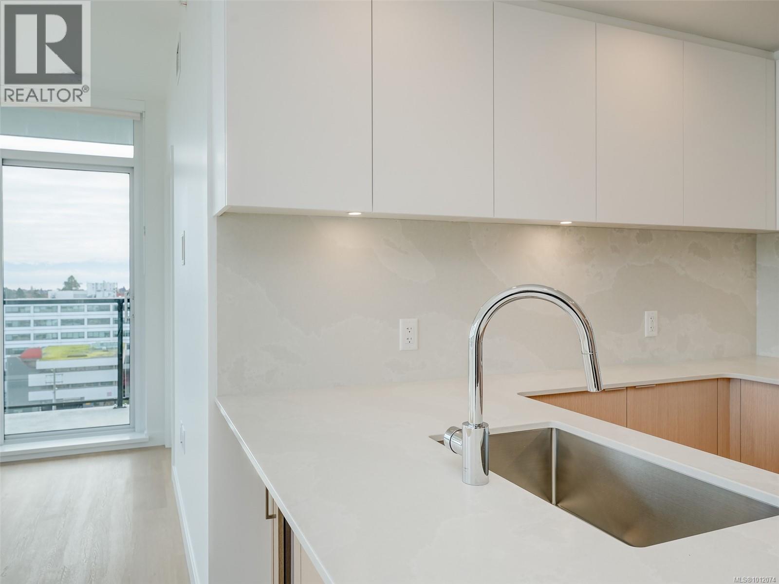 908 1100 Yates Street, Victoria