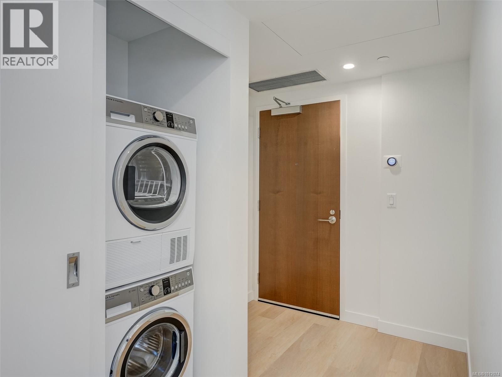 908 1100 Yates Street, Victoria