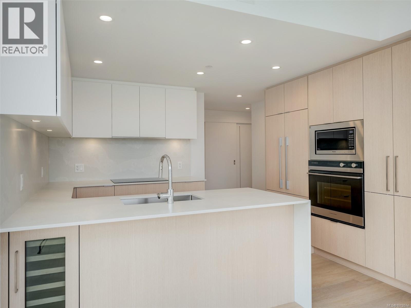 908 1100 Yates Street, Victoria