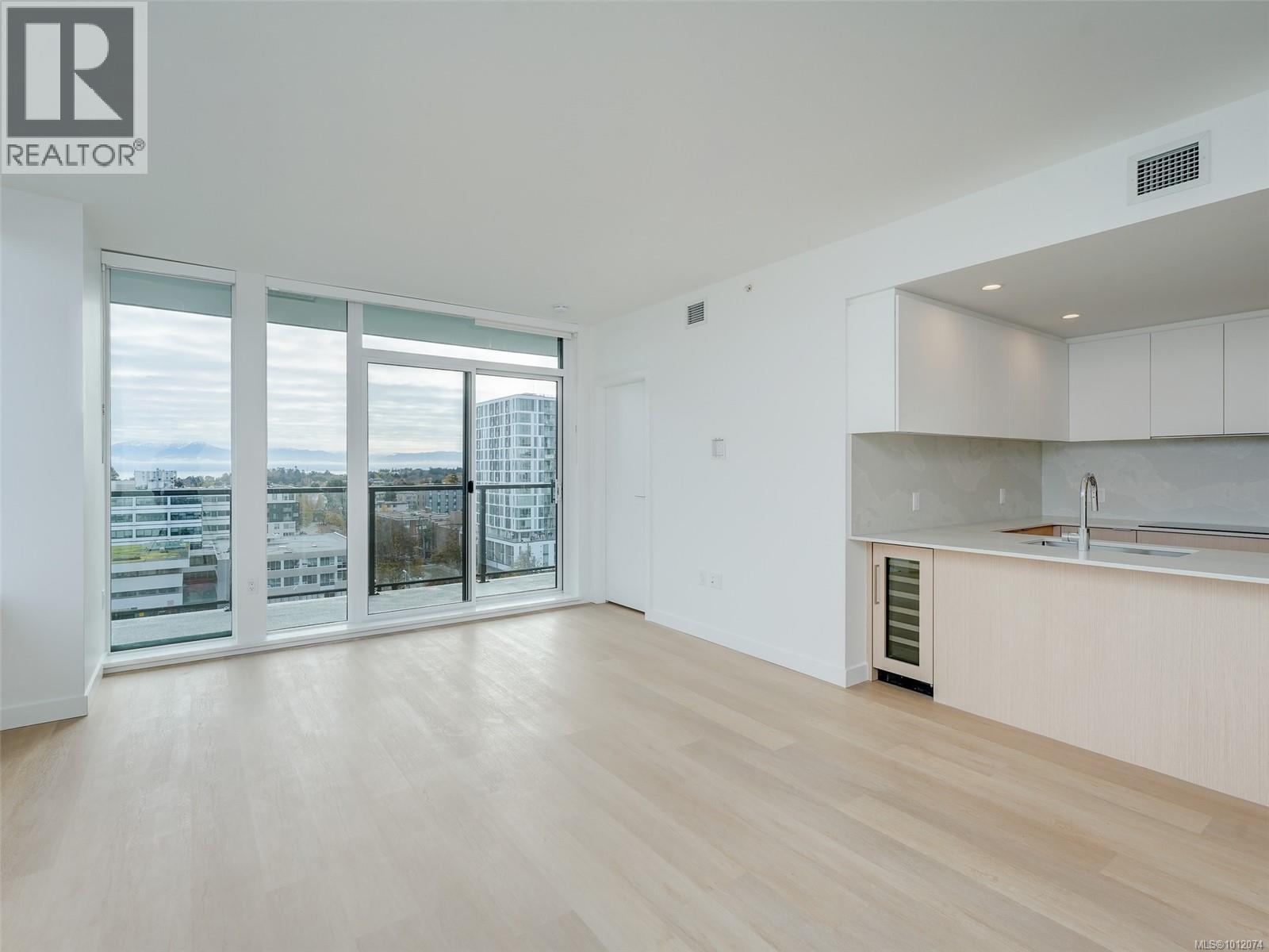 908 1100 Yates Street, Victoria