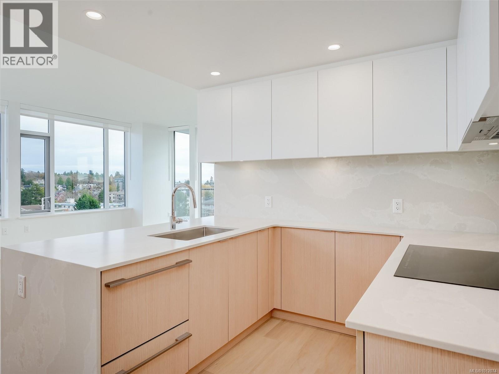 908 1100 Yates Street, Victoria