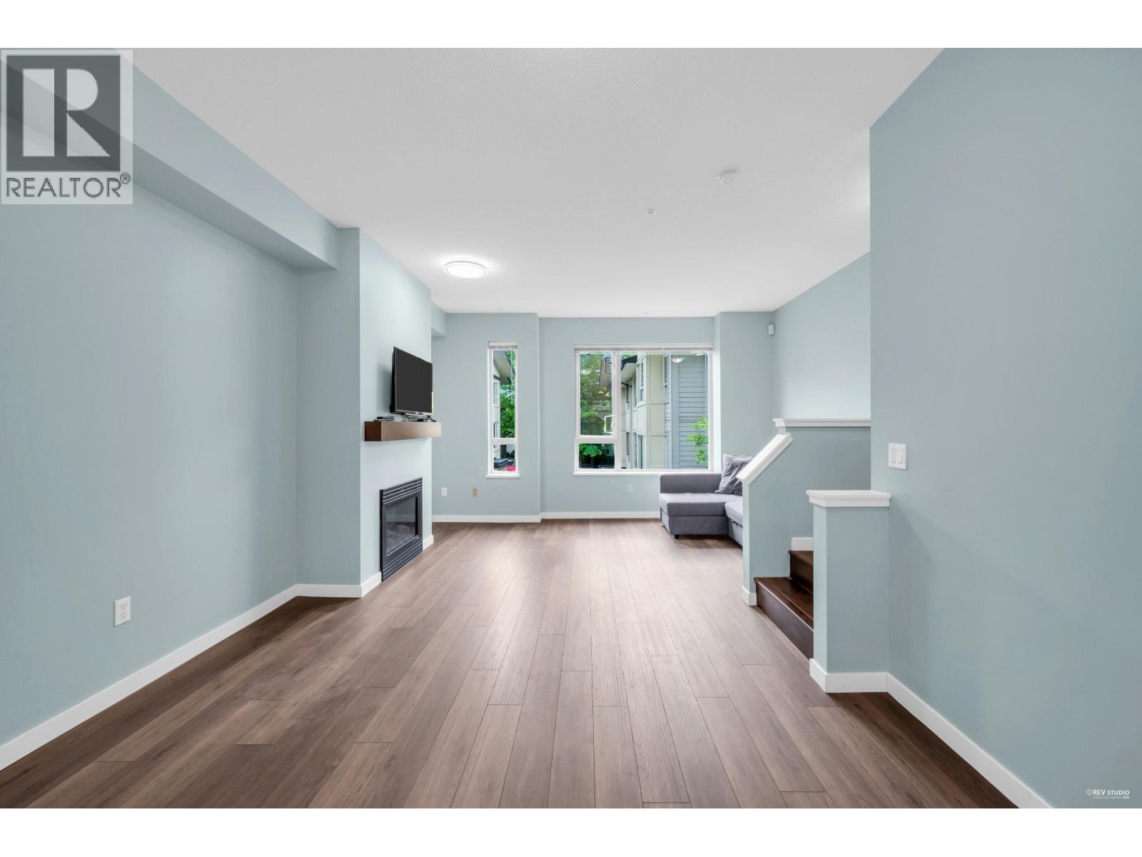 51 9229 UNIVERSITY CRESCENT, Burnaby