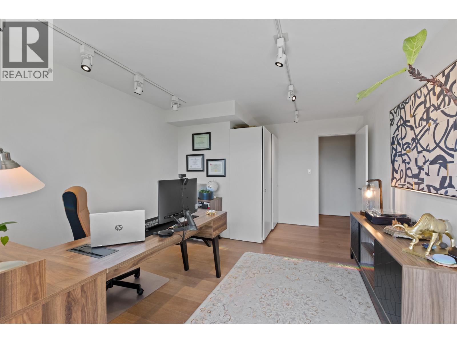 4045 BAYRIDGE AVENUE, West Vancouver