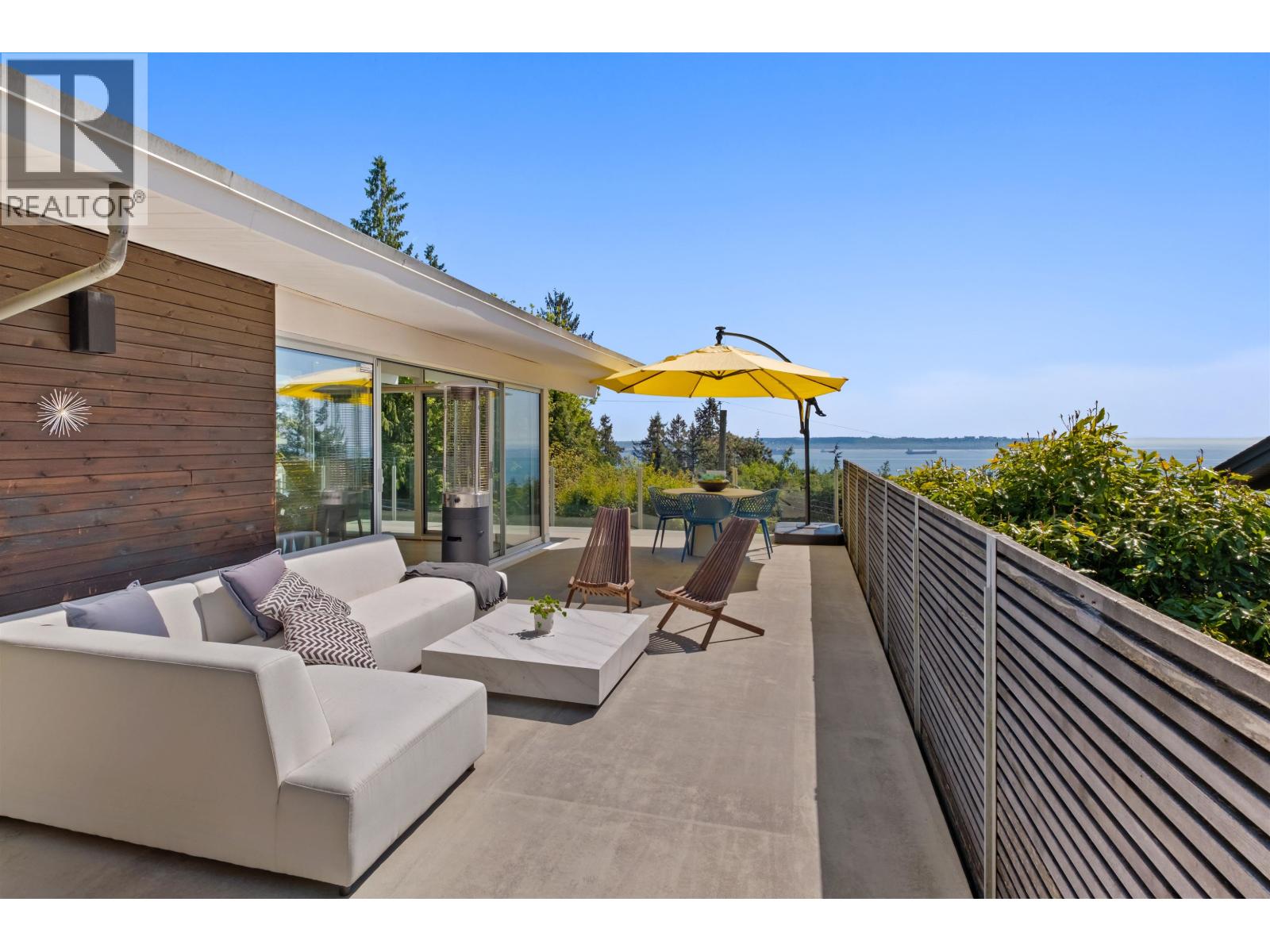 4045 BAYRIDGE AVENUE, West Vancouver