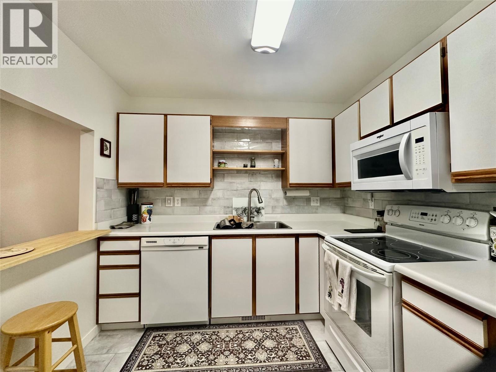 6446 MEADOWS Drive Unit# 35, Oliver