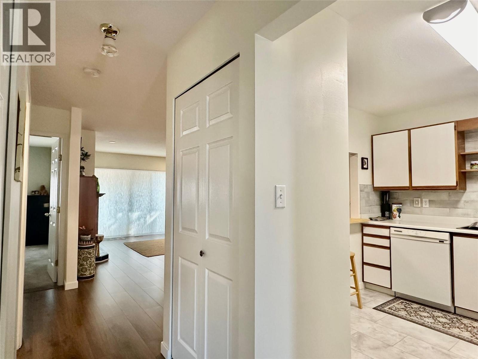 6446 MEADOWS Drive Unit# 35, Oliver