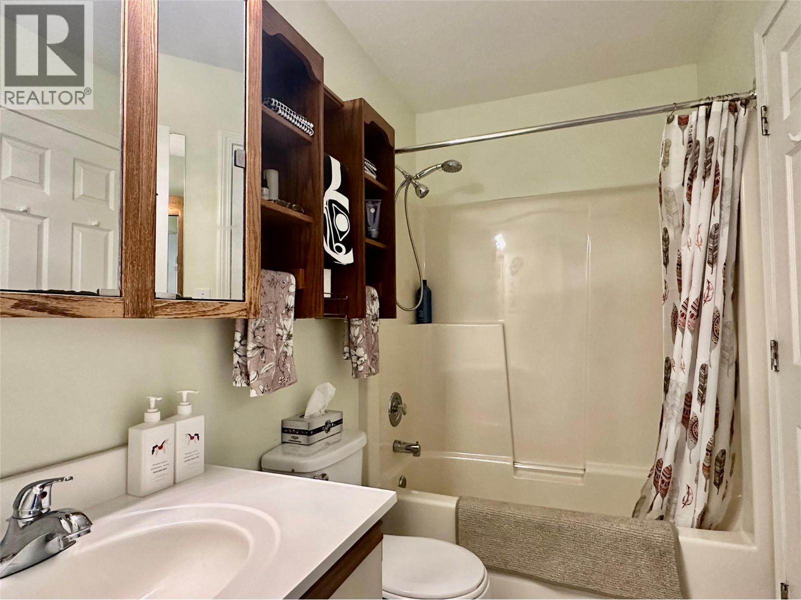 6446 MEADOWS Drive Unit# 35, Oliver