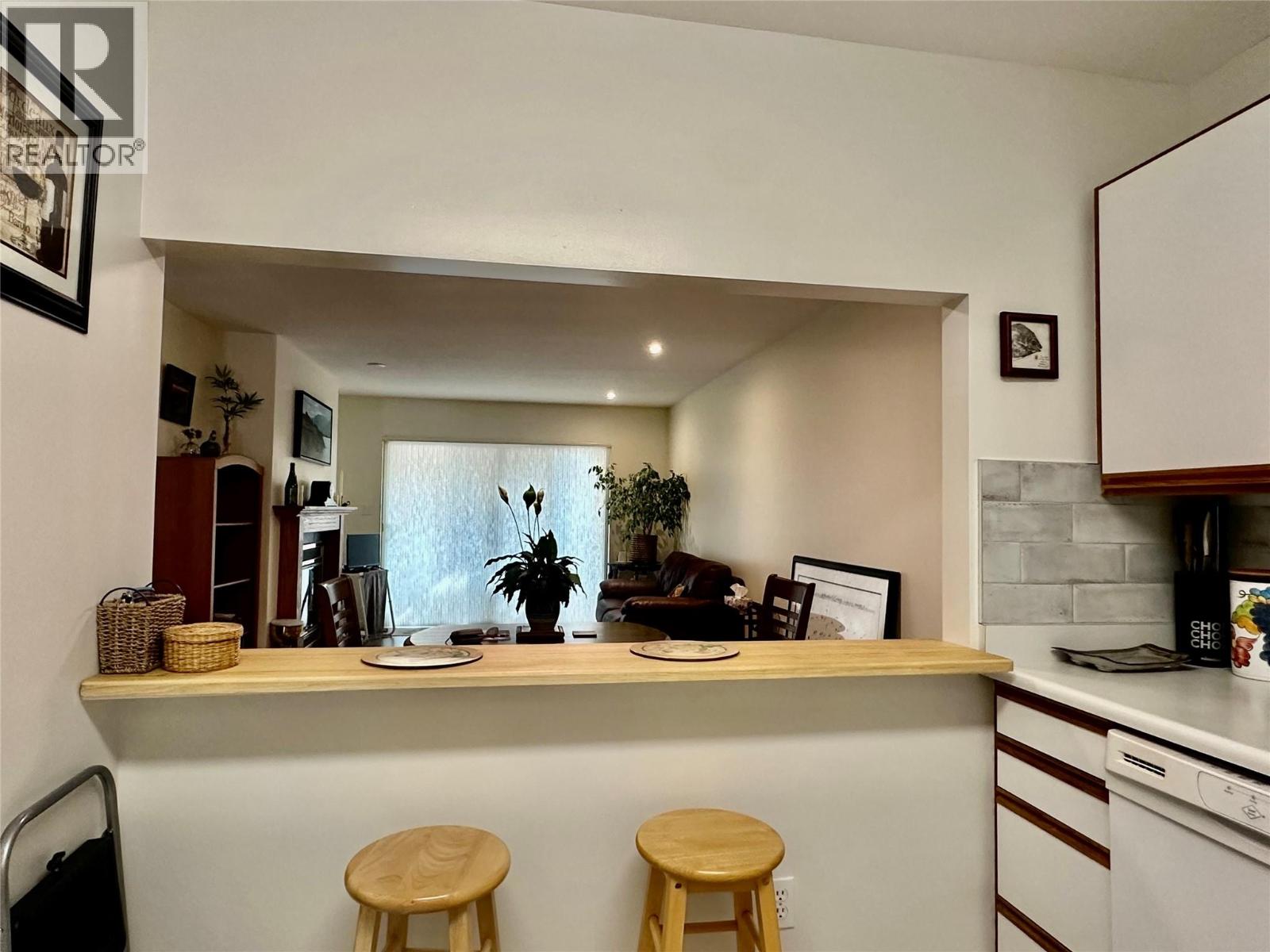 6446 MEADOWS Drive Unit# 35, Oliver