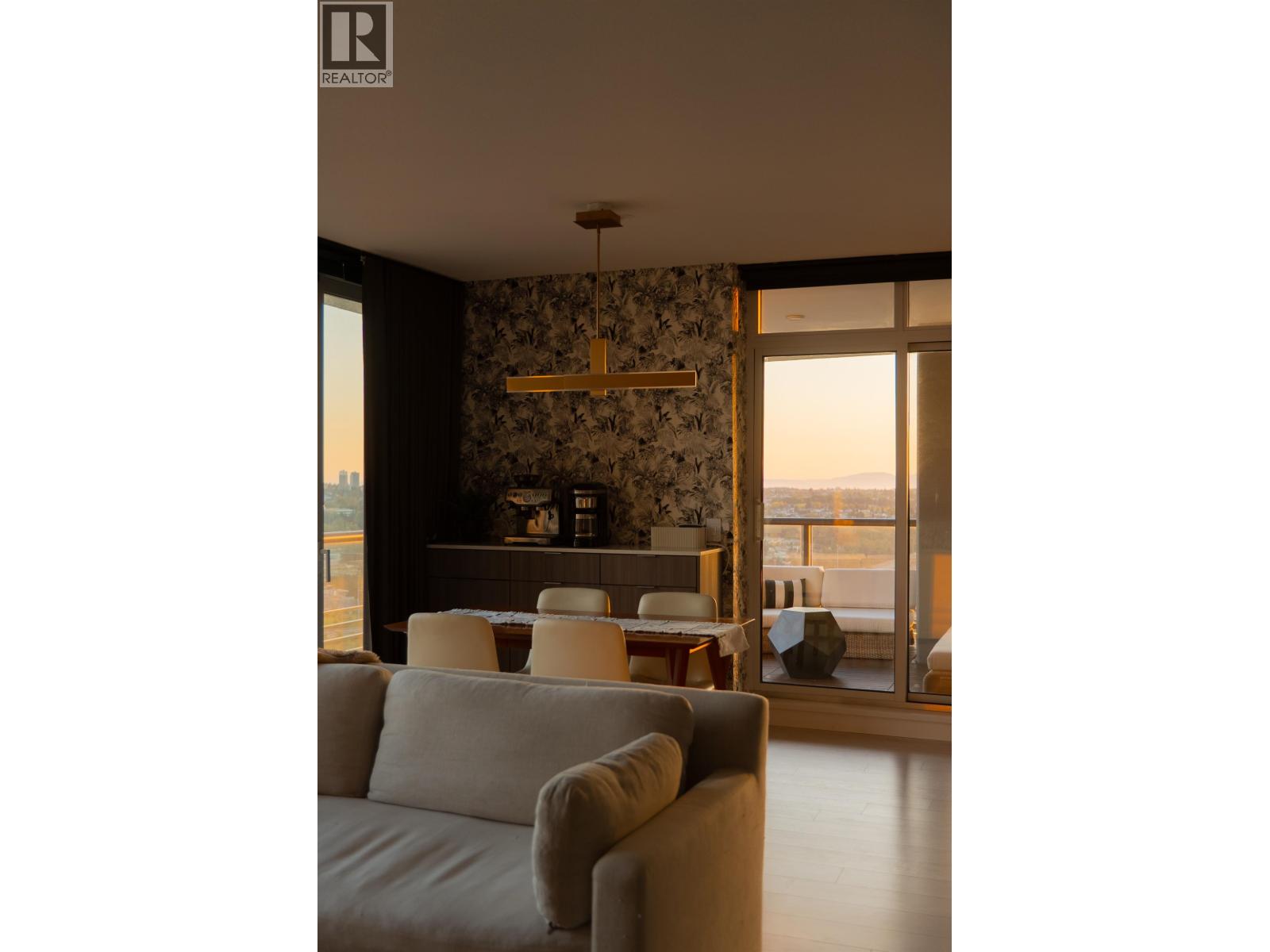 3808 4720 LOUGHEED HIGHWAY, Burnaby