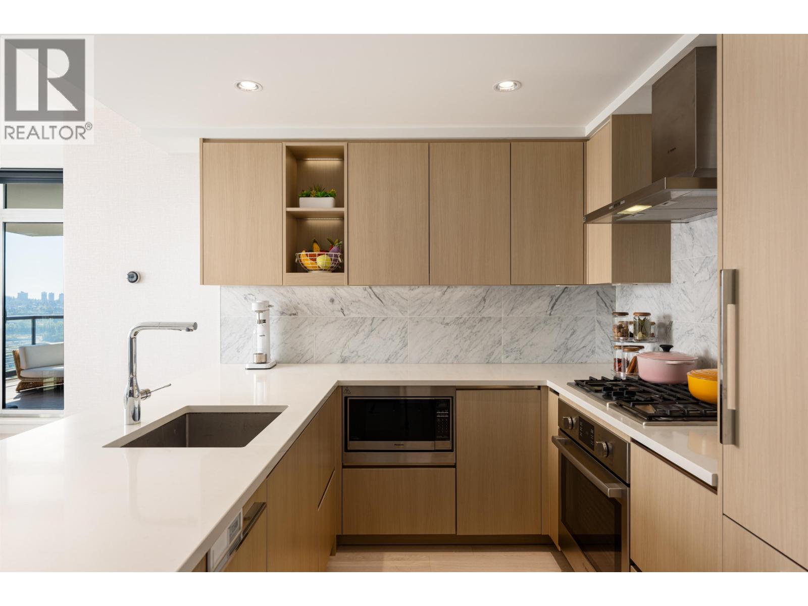 3808 4720 LOUGHEED HIGHWAY, Burnaby