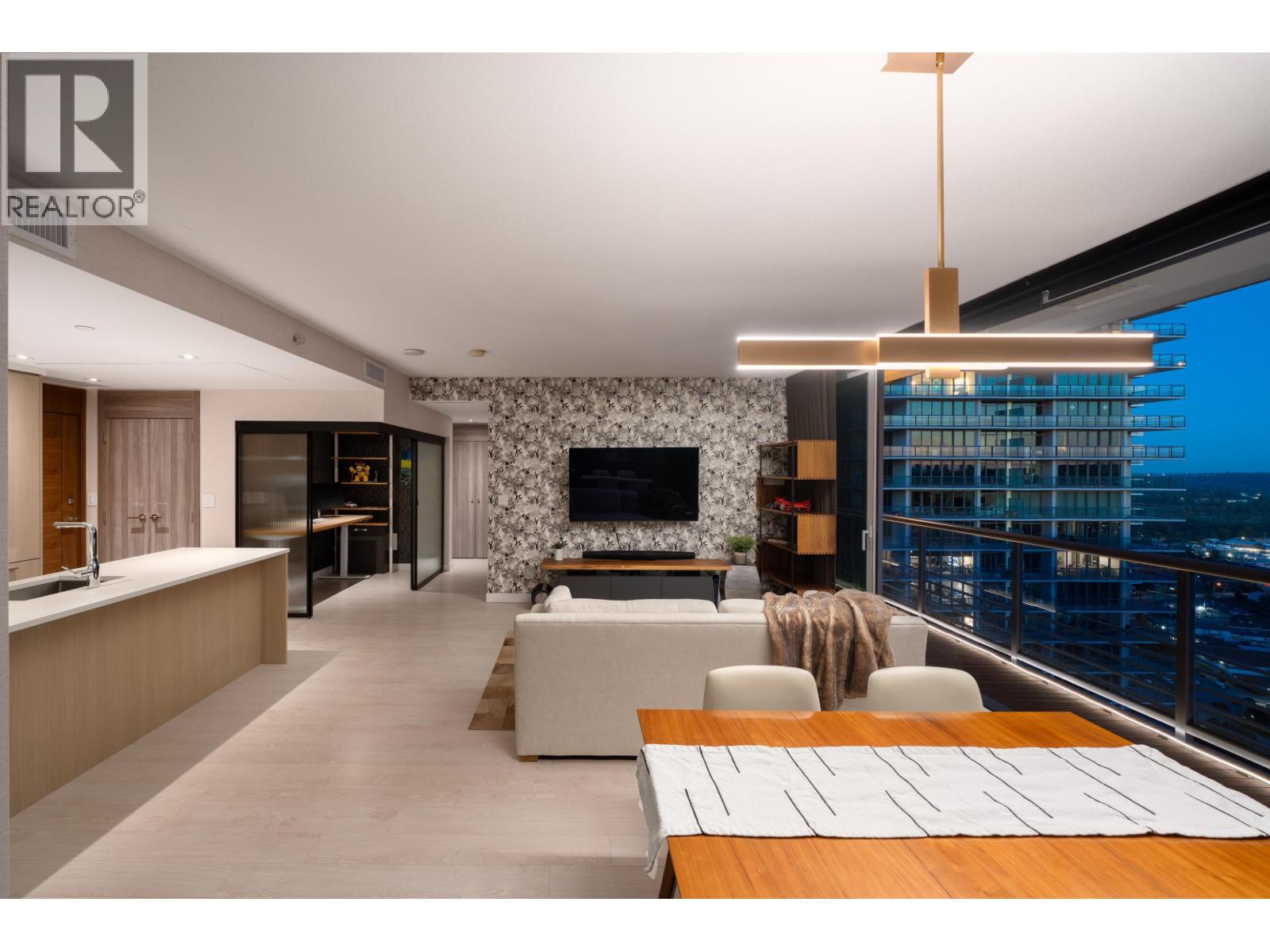 3808 4720 LOUGHEED HIGHWAY, Burnaby