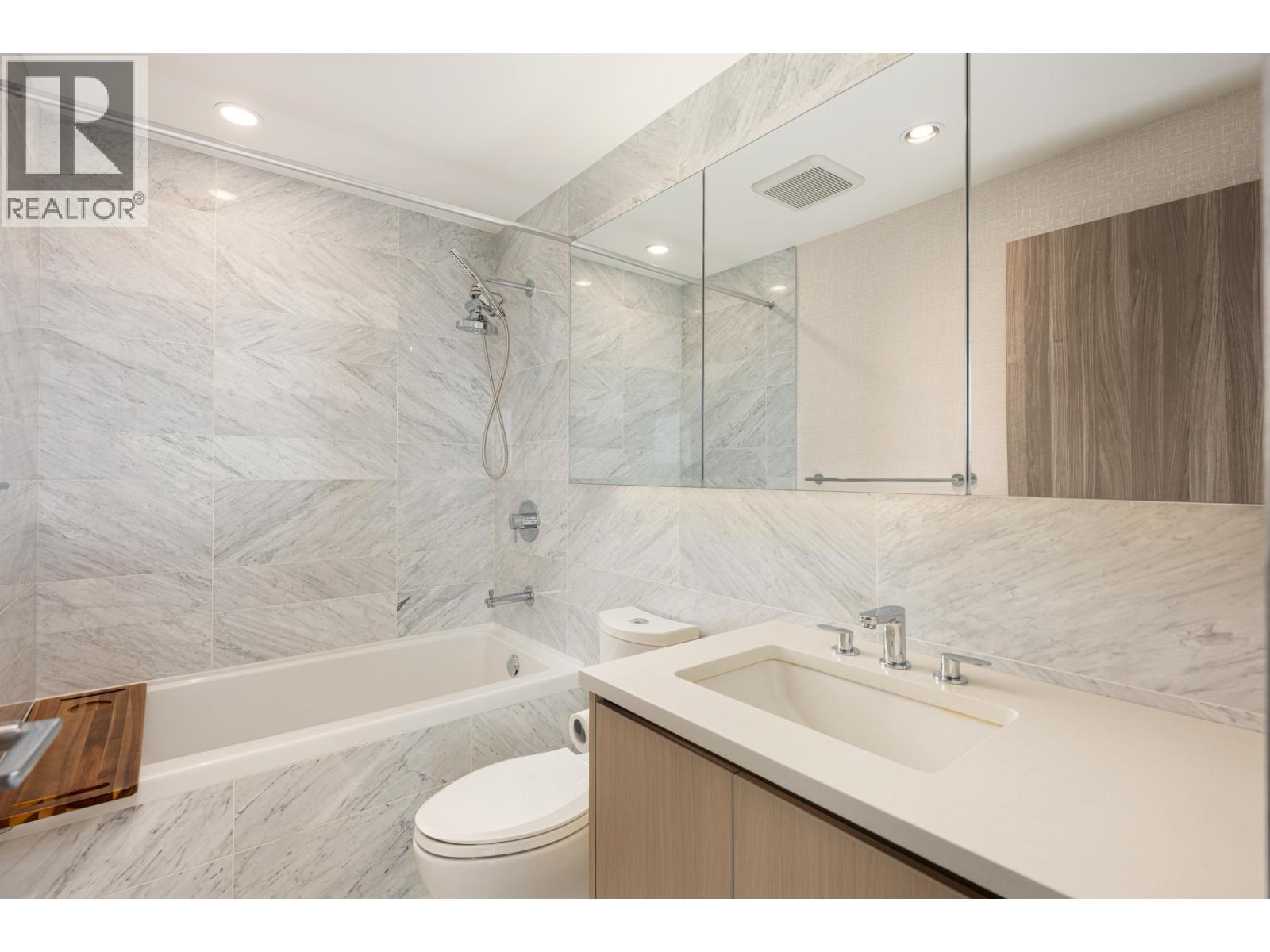 3808 4720 LOUGHEED HIGHWAY, Burnaby