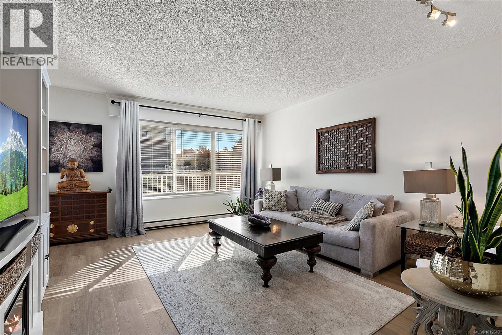 302 642 Admirals Road, Esquimalt