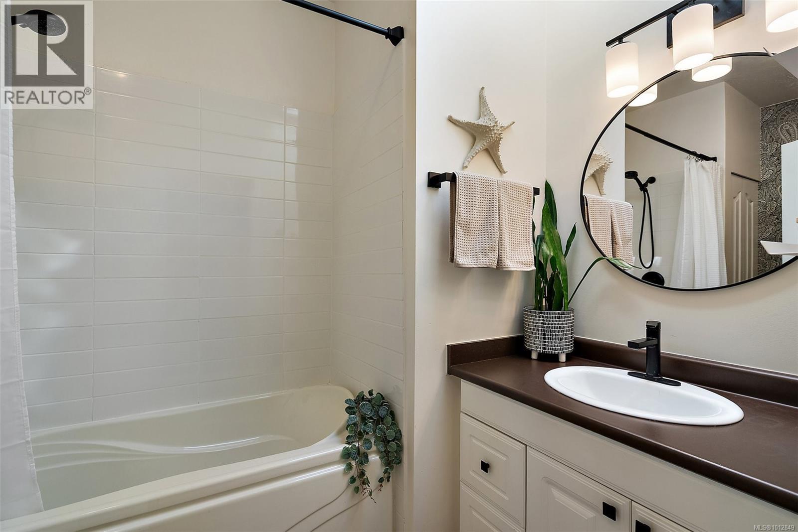 302 642 Admirals Road, Esquimalt