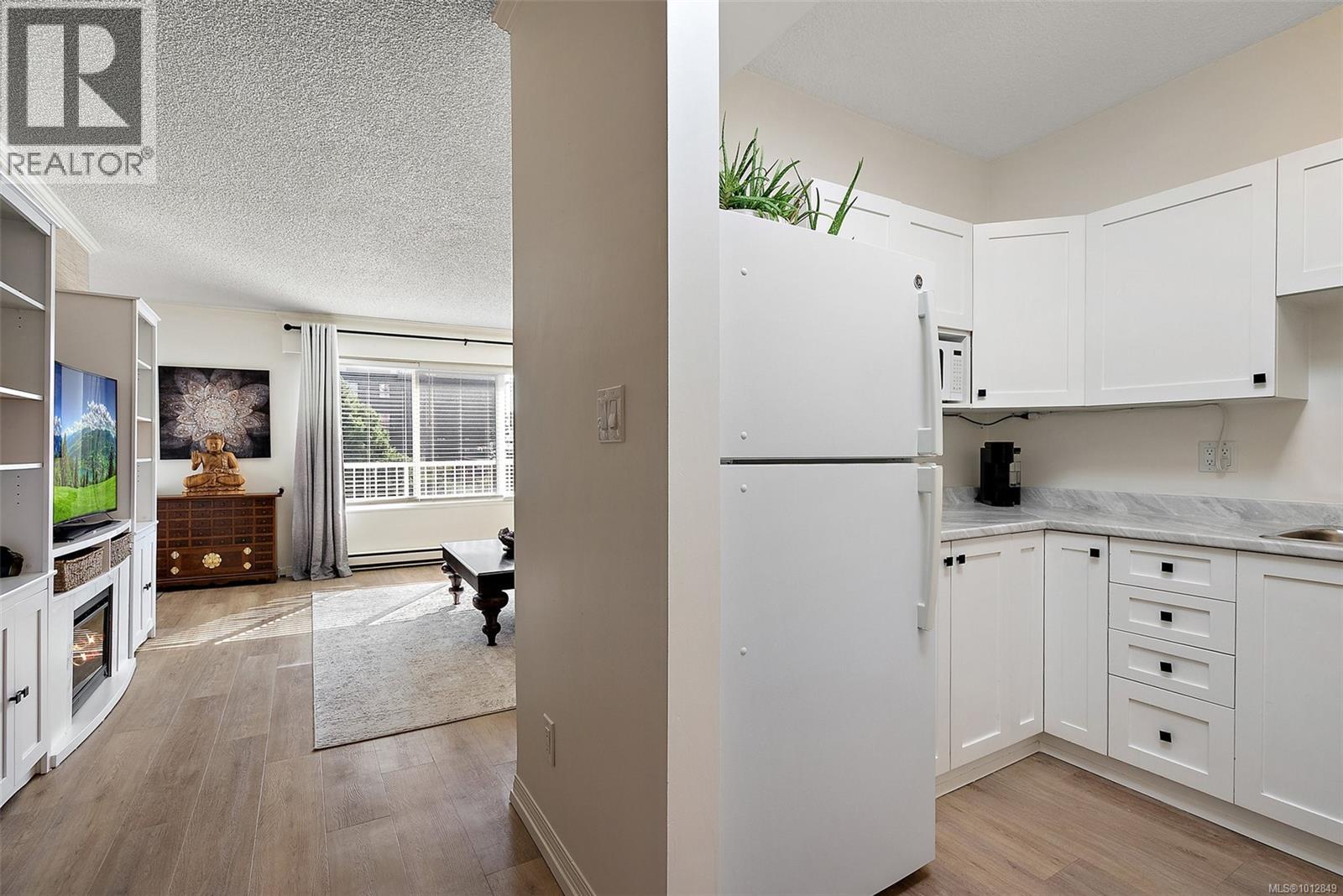302 642 Admirals Road, Esquimalt