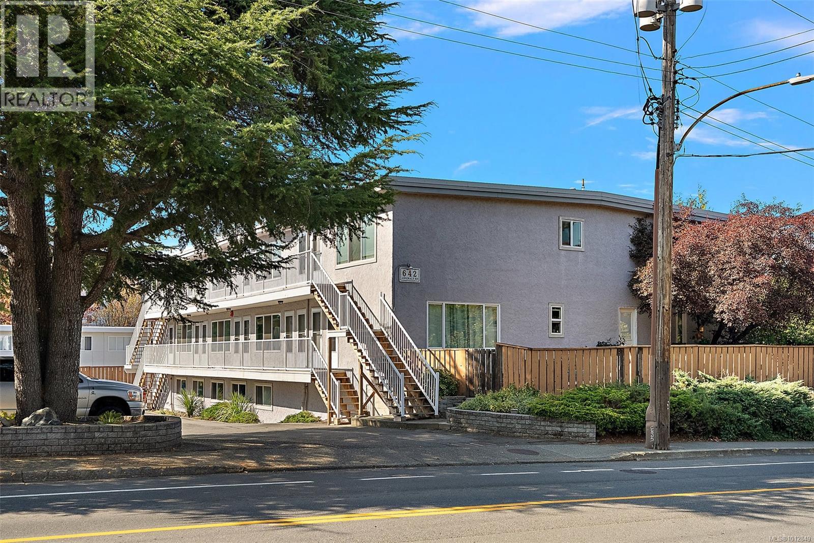 302 642 Admirals Road, Esquimalt