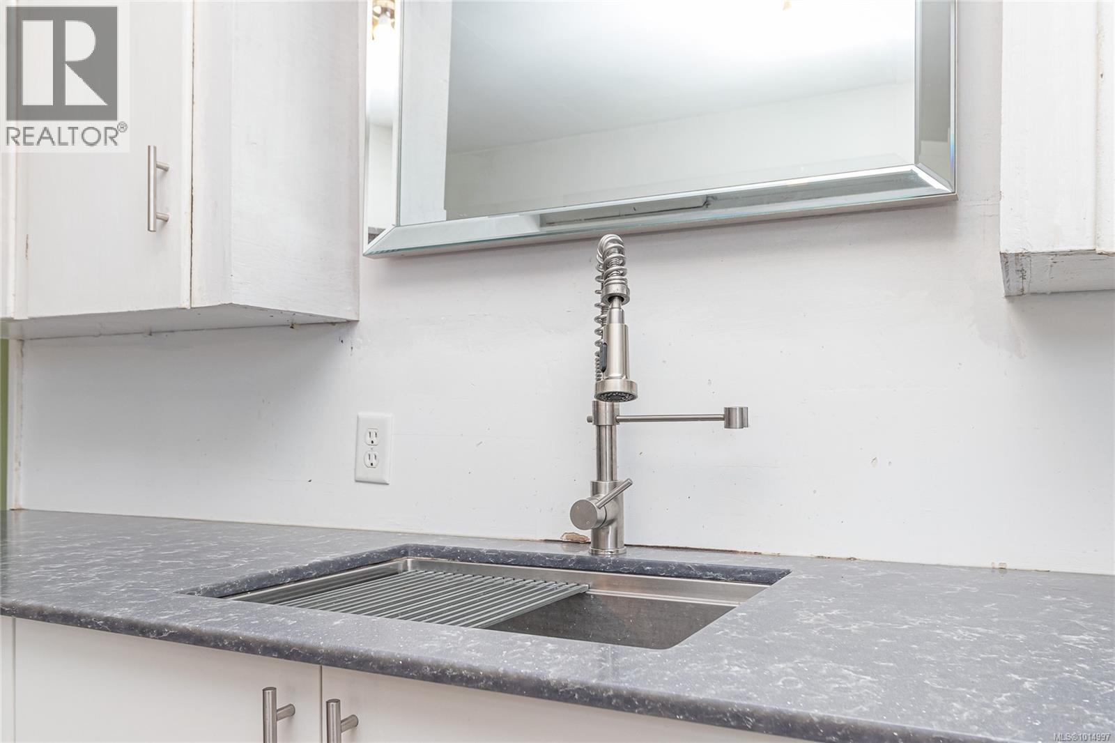  1124 Colville Road, Esquimalt
