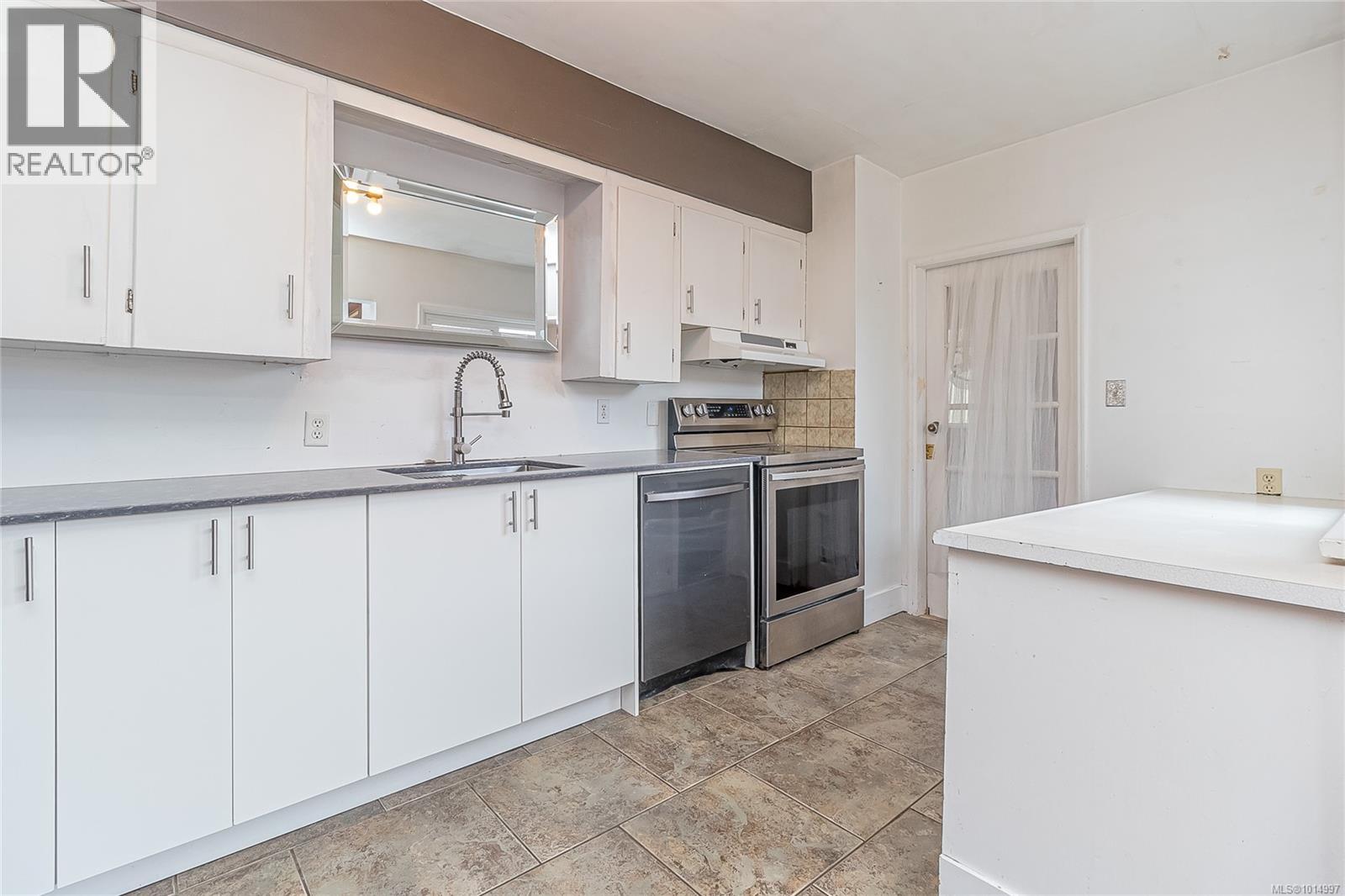  1124 Colville Road, Esquimalt