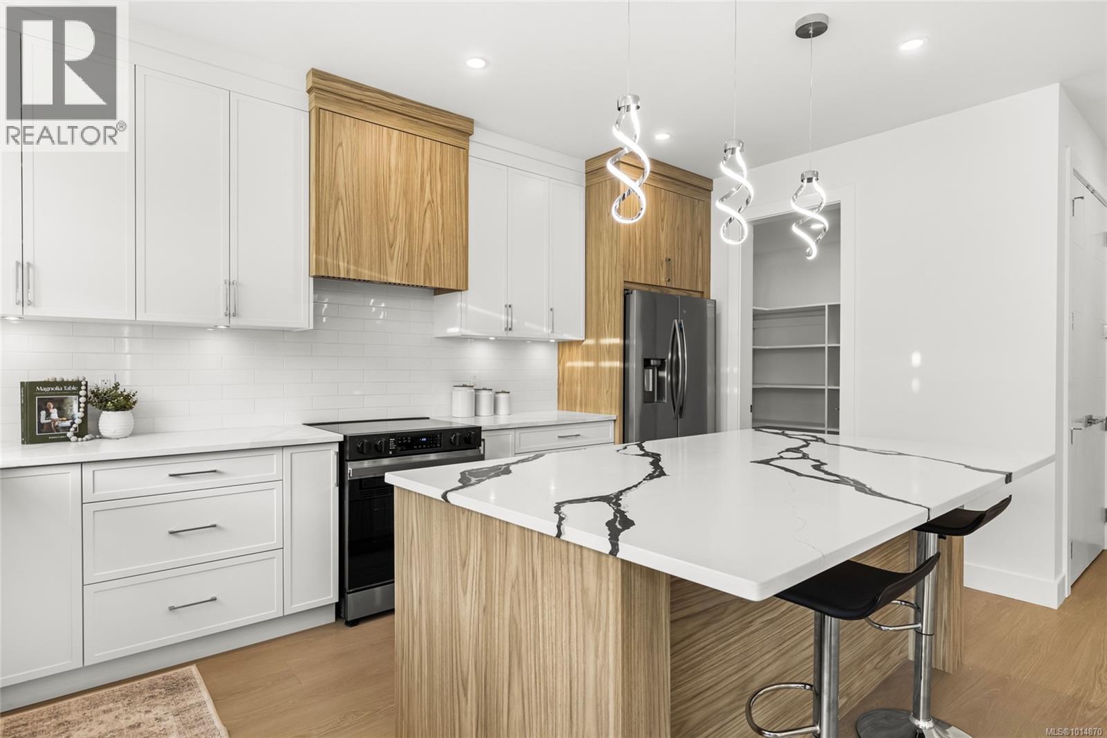 2350 Swallow Pl, Langford