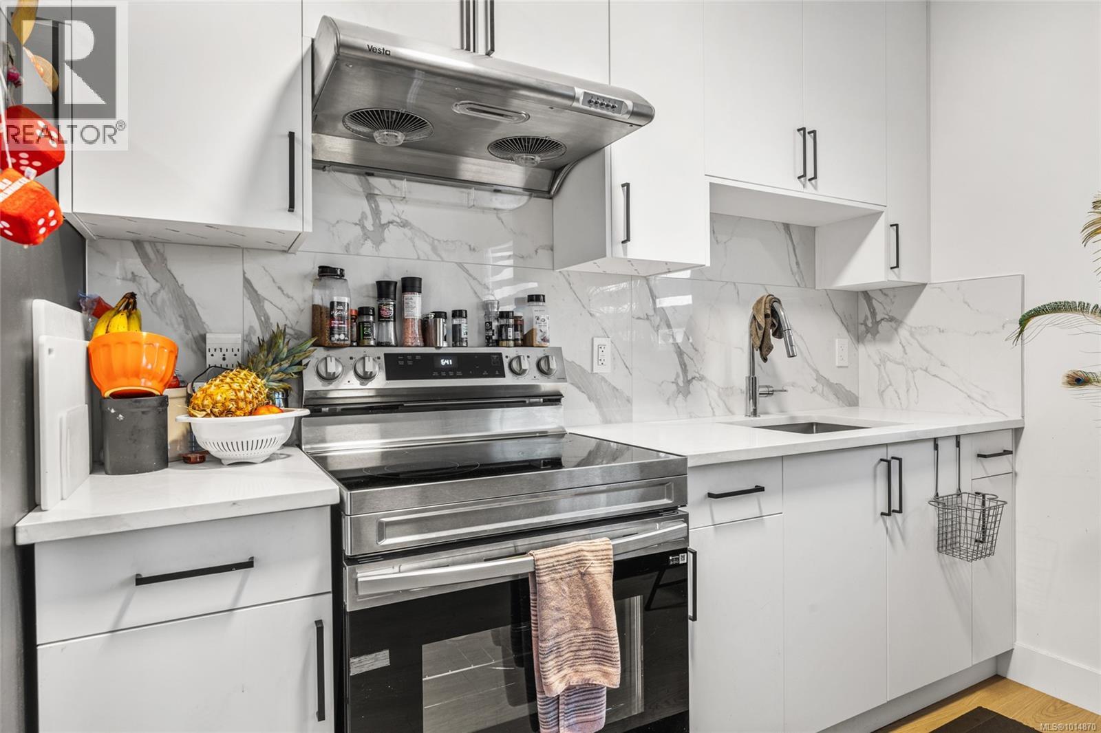 2350 Swallow Pl, Langford
