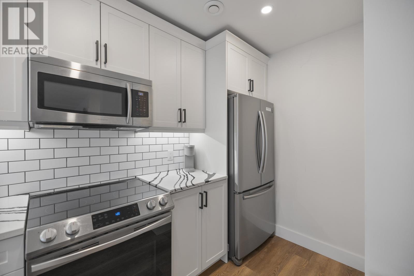 #102 52 SYDNEY STREET - 12