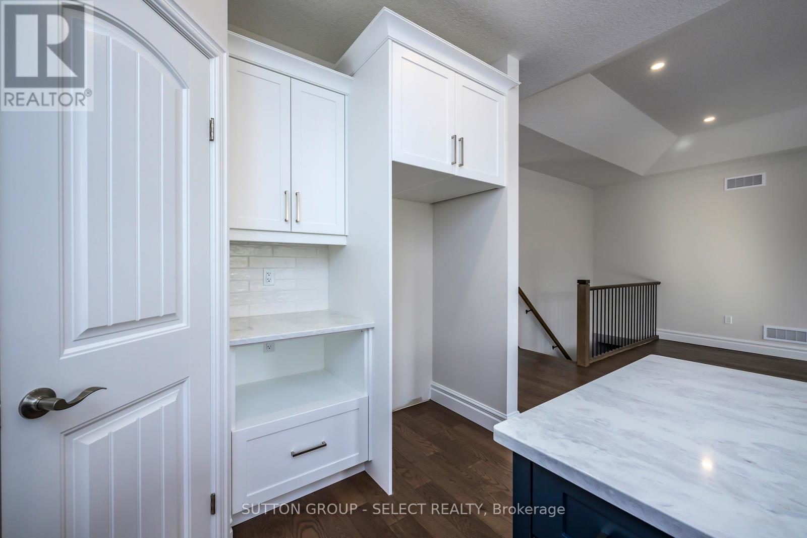 Single Family House Bungalow for Sale in  SPRUCE CRESCENT North Middlesex (Parkhill) 