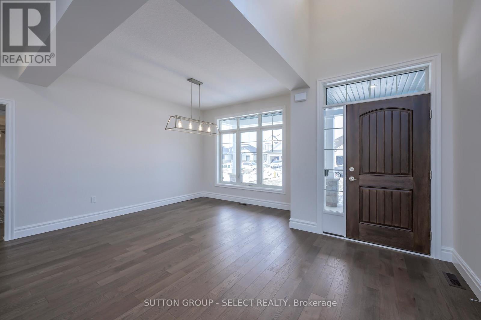 Single Family House Bungalow for Sale in  SPRUCE CRESCENT North Middlesex (Parkhill) 