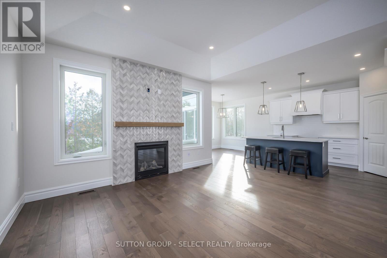 Single Family House Bungalow for Sale in  SPRUCE CRESCENT North Middlesex (Parkhill) 