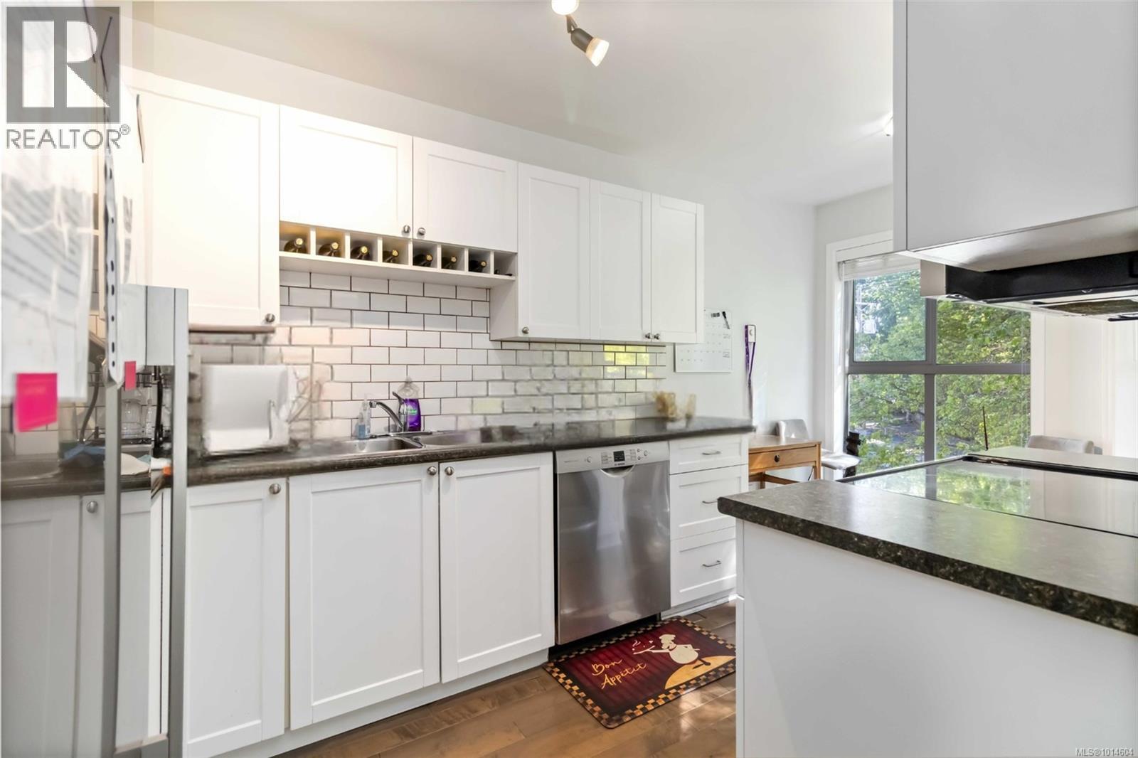 302 1710 Fort Street, Victoria
