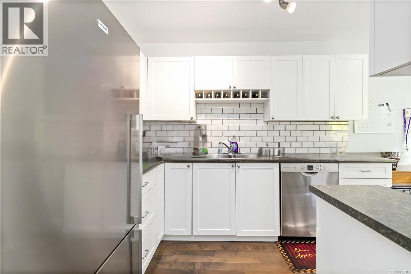 302 1710 Fort Street, Victoria
