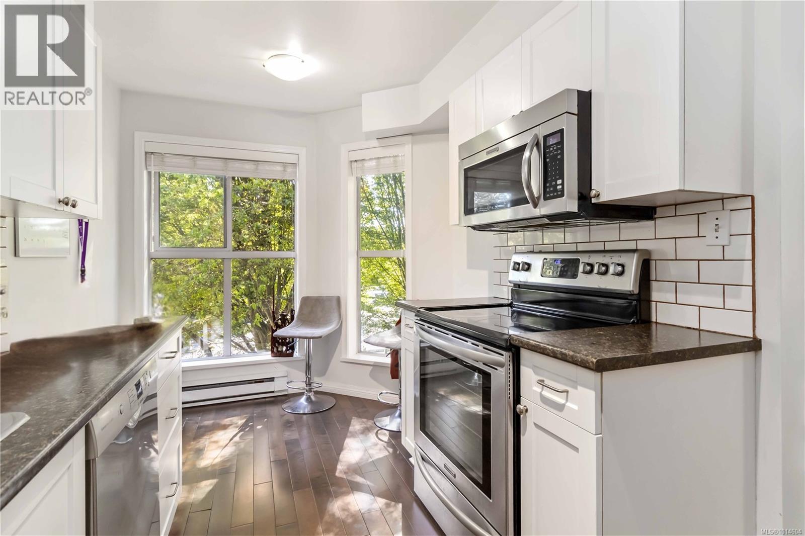 302 1710 Fort Street, Victoria