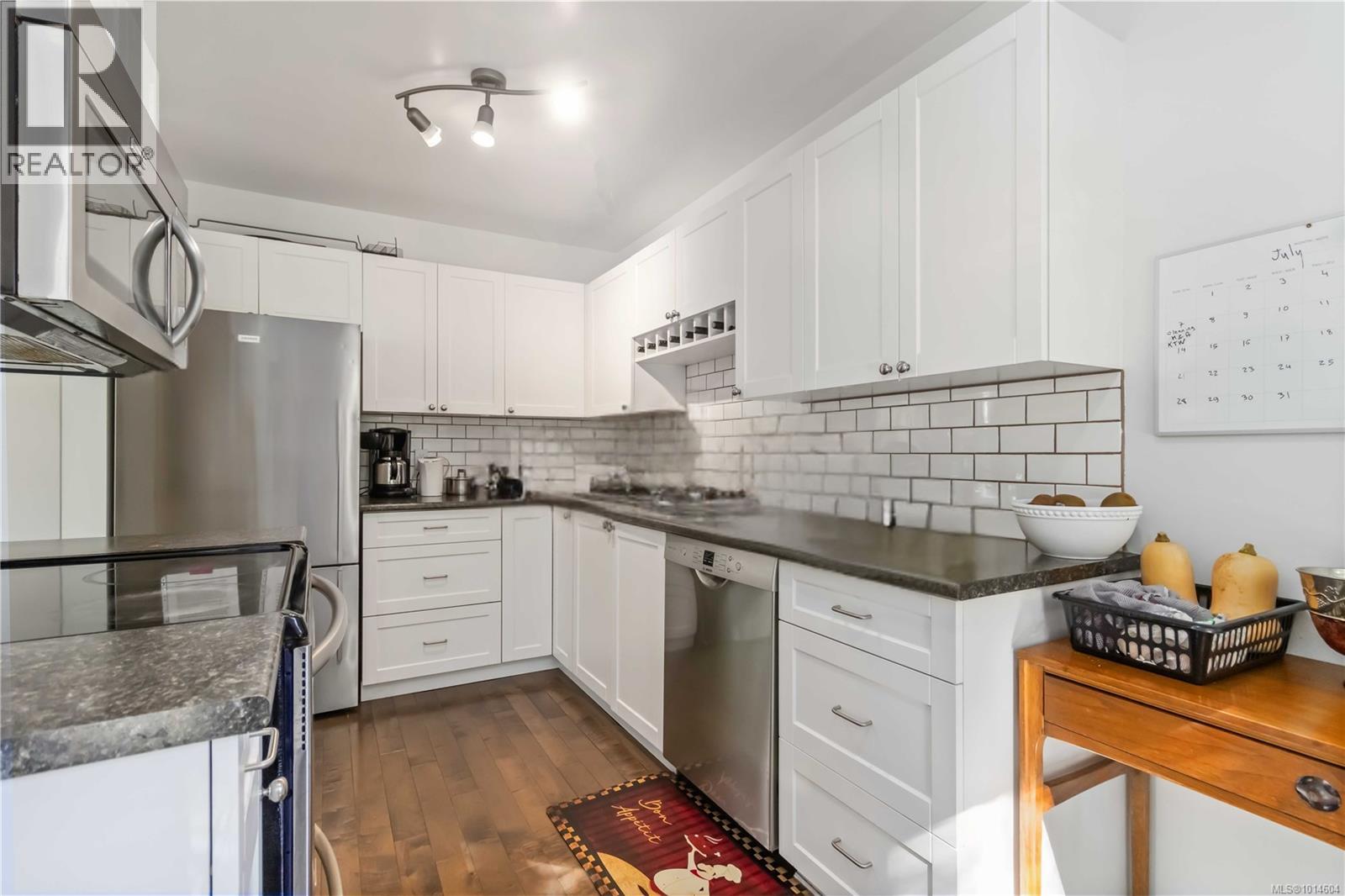 302 1710 Fort Street, Victoria