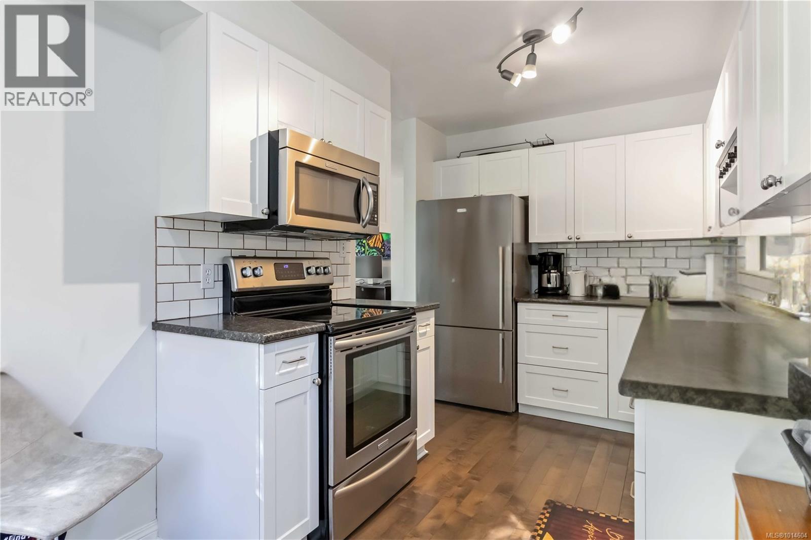 302 1710 Fort Street, Victoria