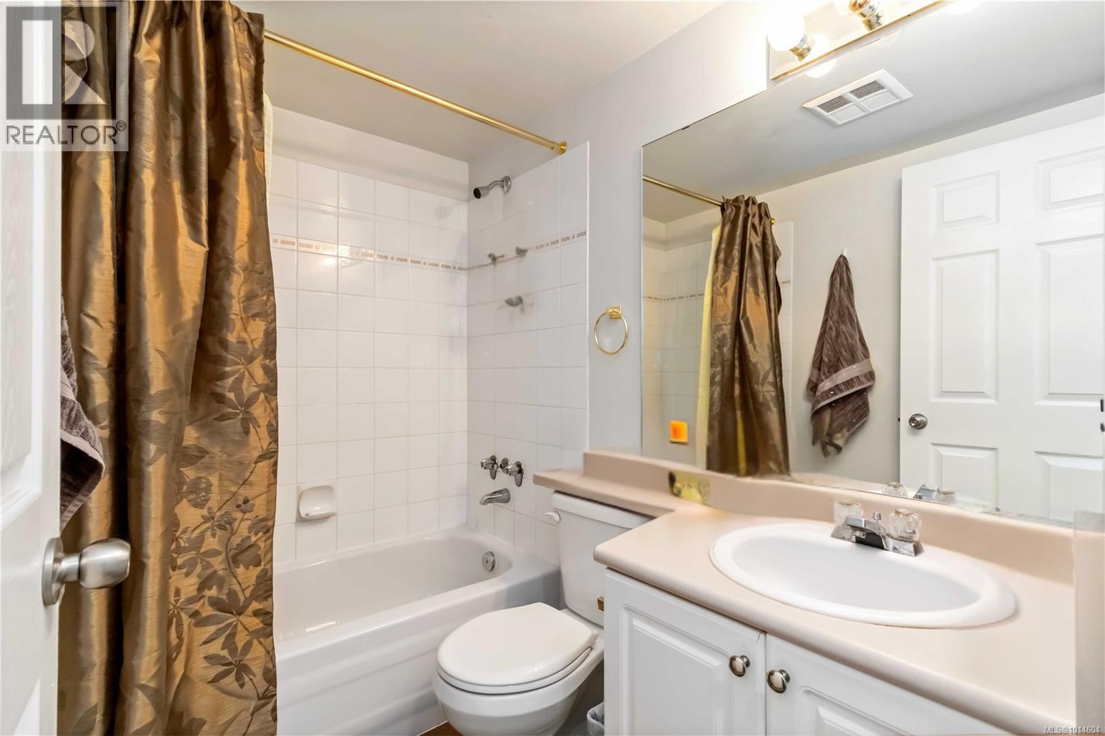 302 1710 Fort Street, Victoria