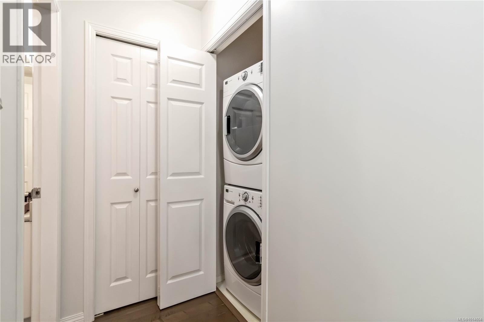 302 1710 Fort Street, Victoria