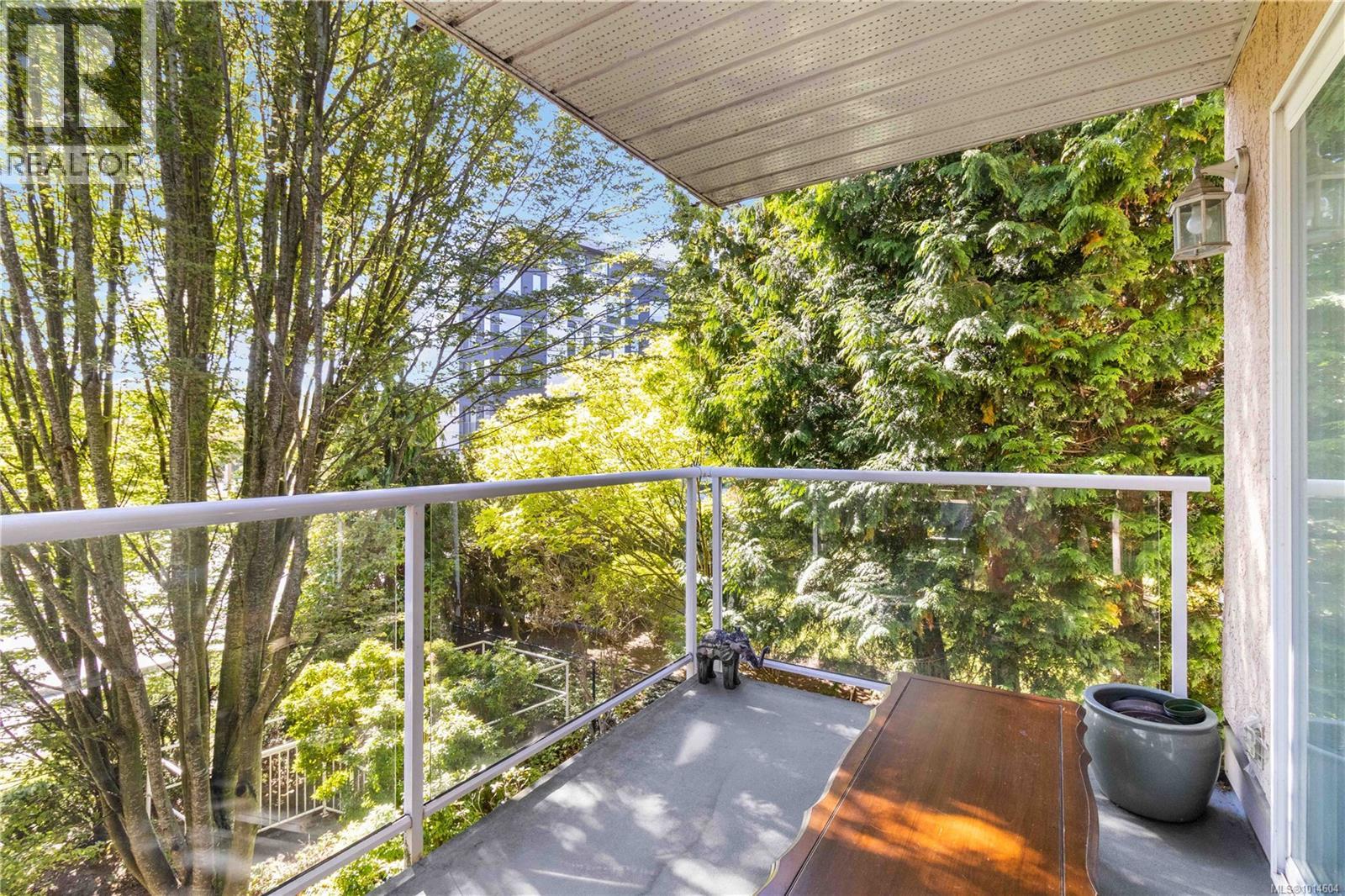 302 1710 Fort Street, Victoria