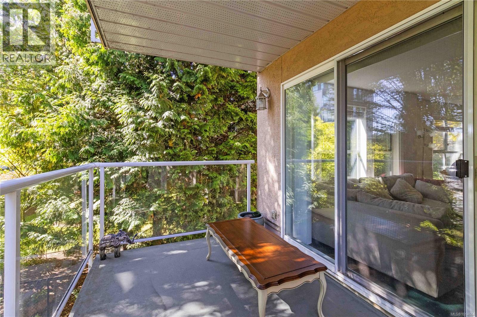 302 1710 Fort Street, Victoria