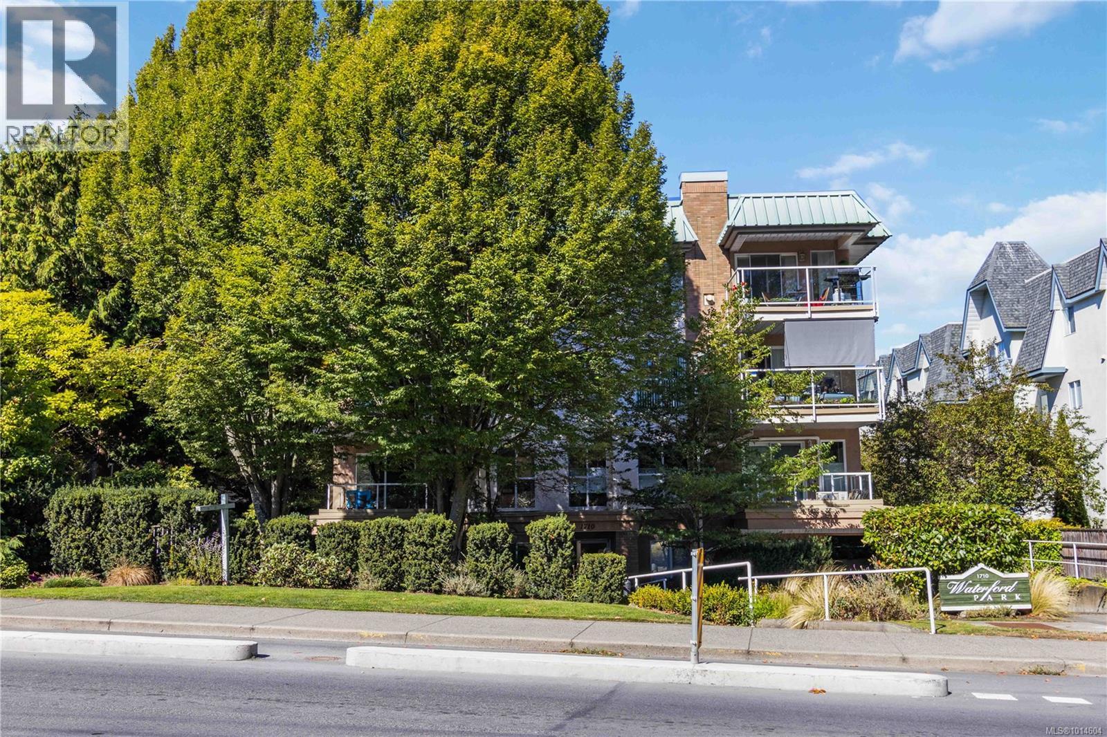 302 1710 Fort Street, Victoria
