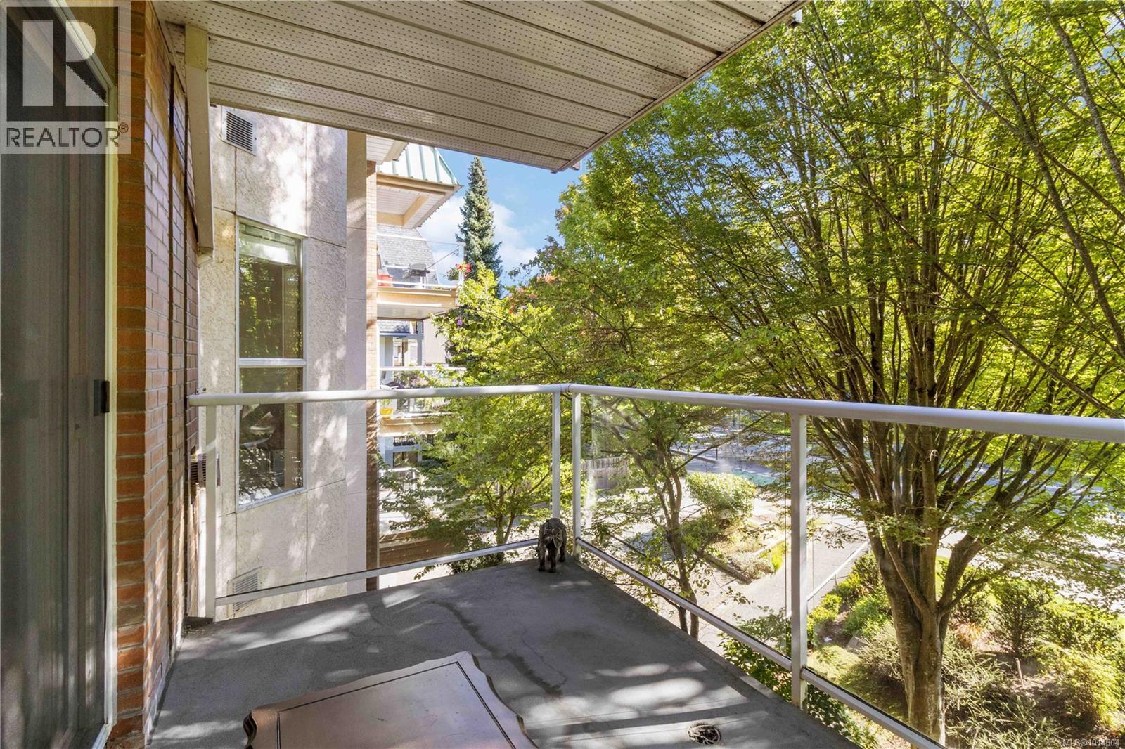 302 1710 Fort Street, Victoria