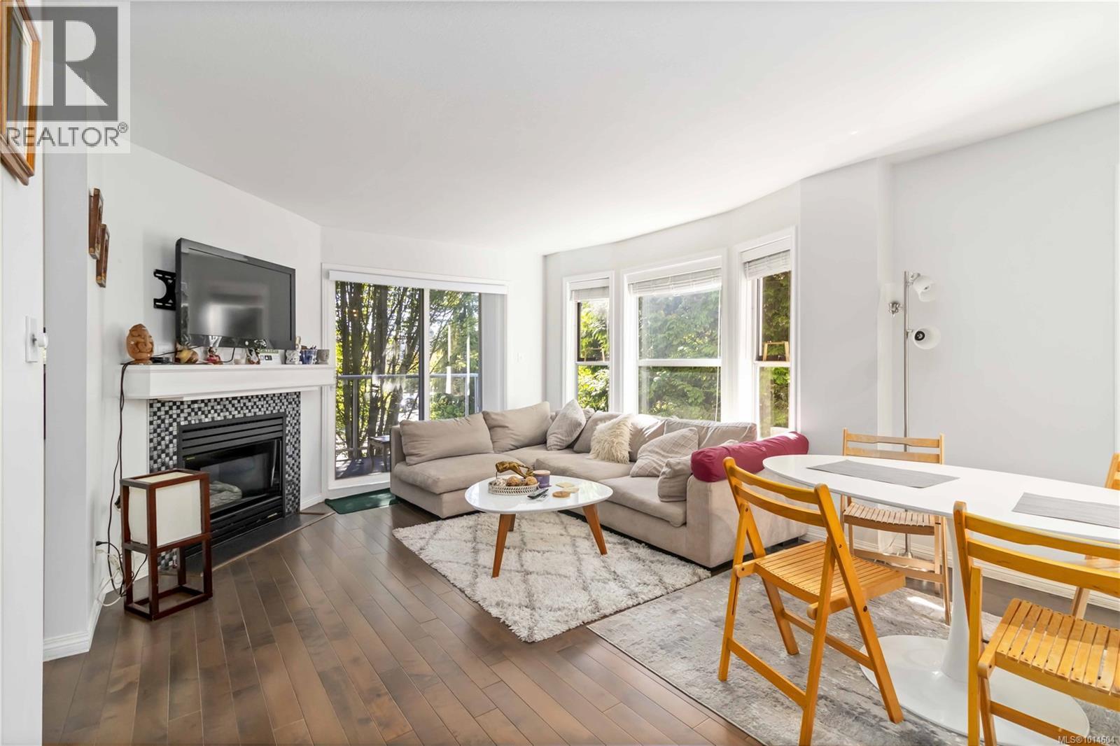 302 1710 Fort Street, Victoria
