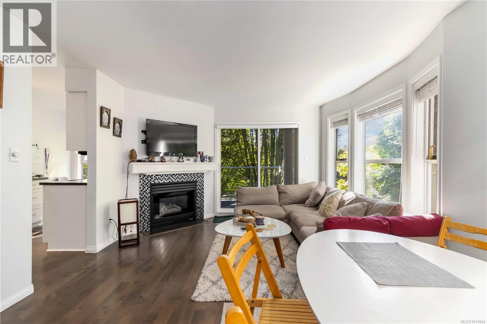 302 1710 Fort Street, Victoria