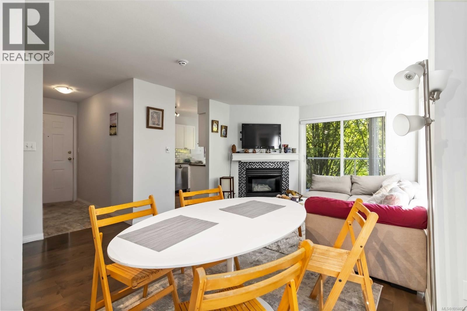 302 1710 Fort Street, Victoria