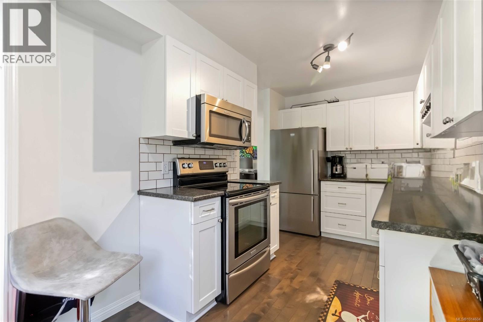 302 1710 Fort Street, Victoria