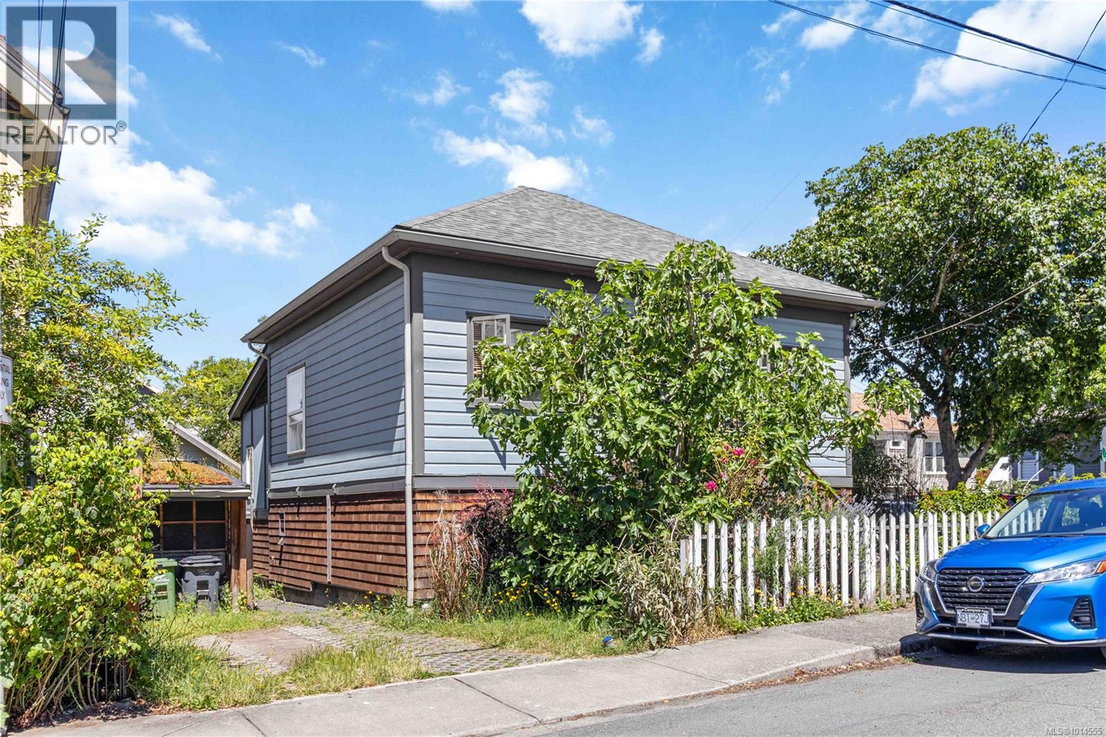  1334 Pembroke Street, Victoria