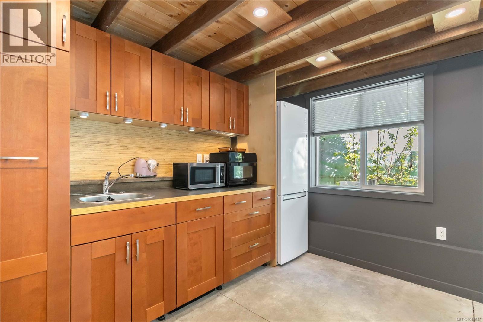  1334 Pembroke Street, Victoria