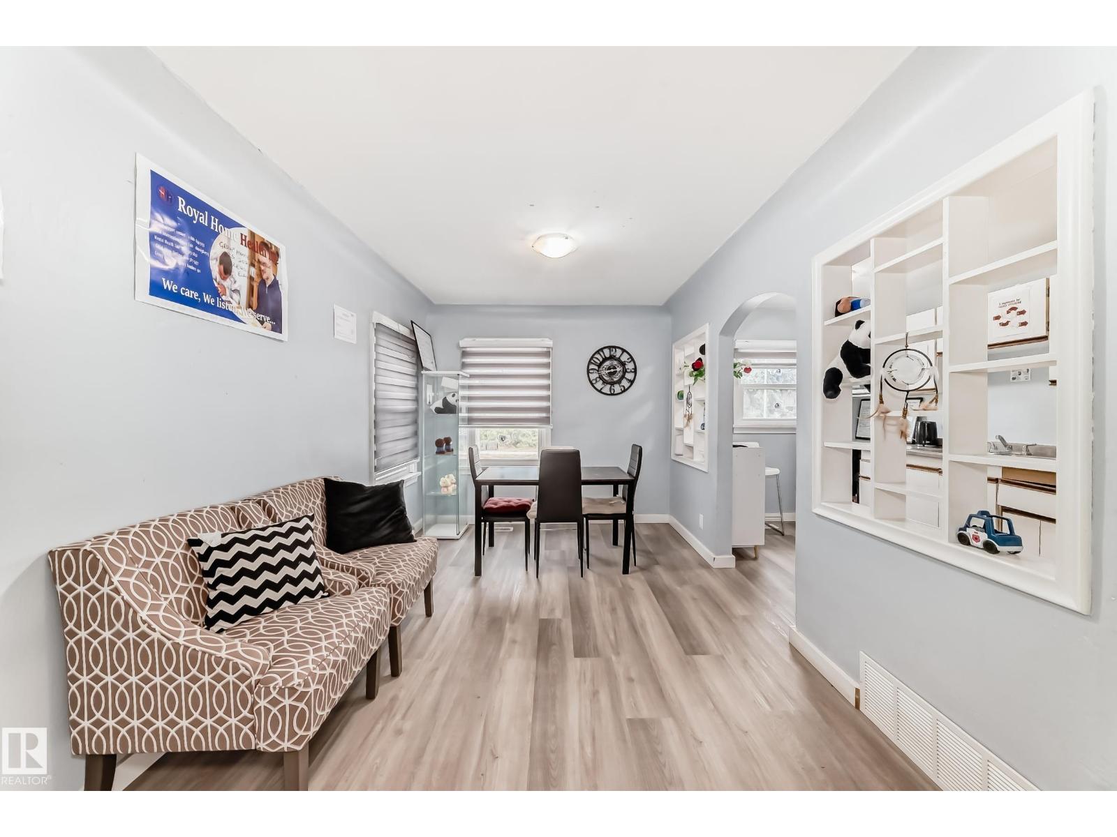 11951 77 ST NW NW, Edmonton