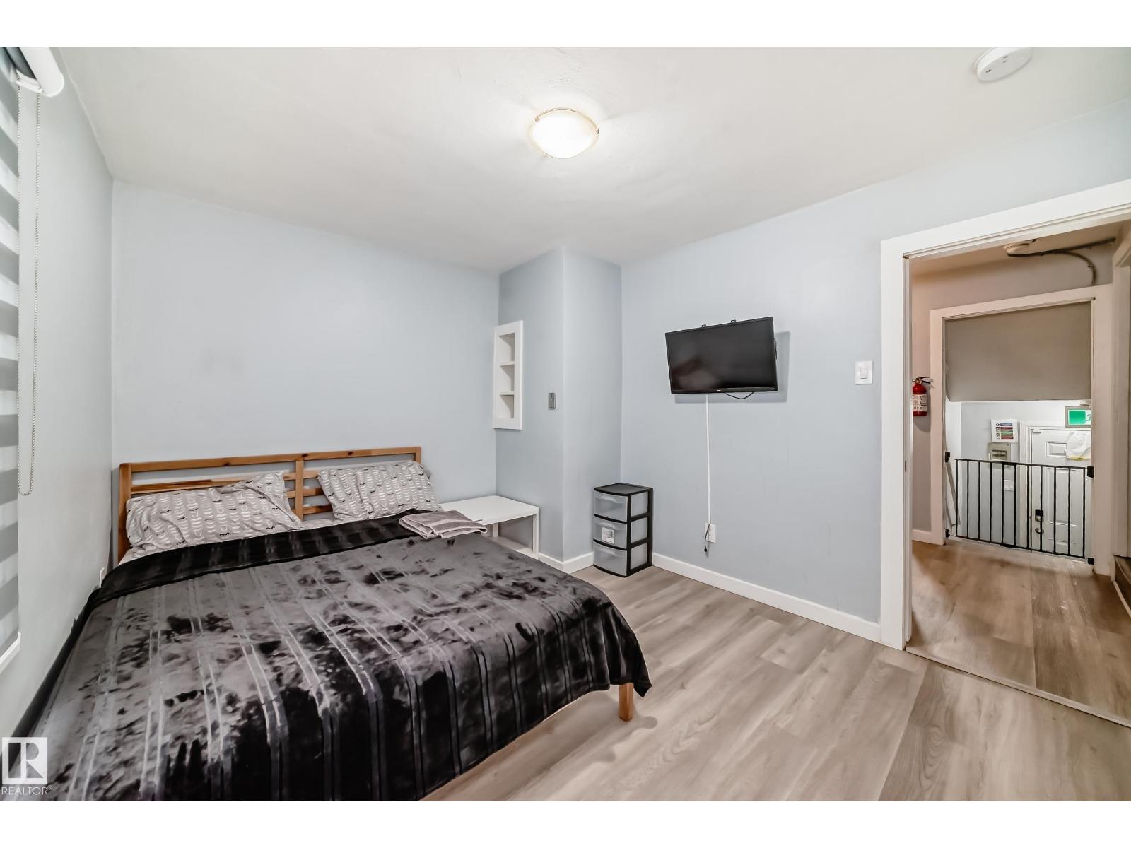 11951 77 ST NW NW, Edmonton