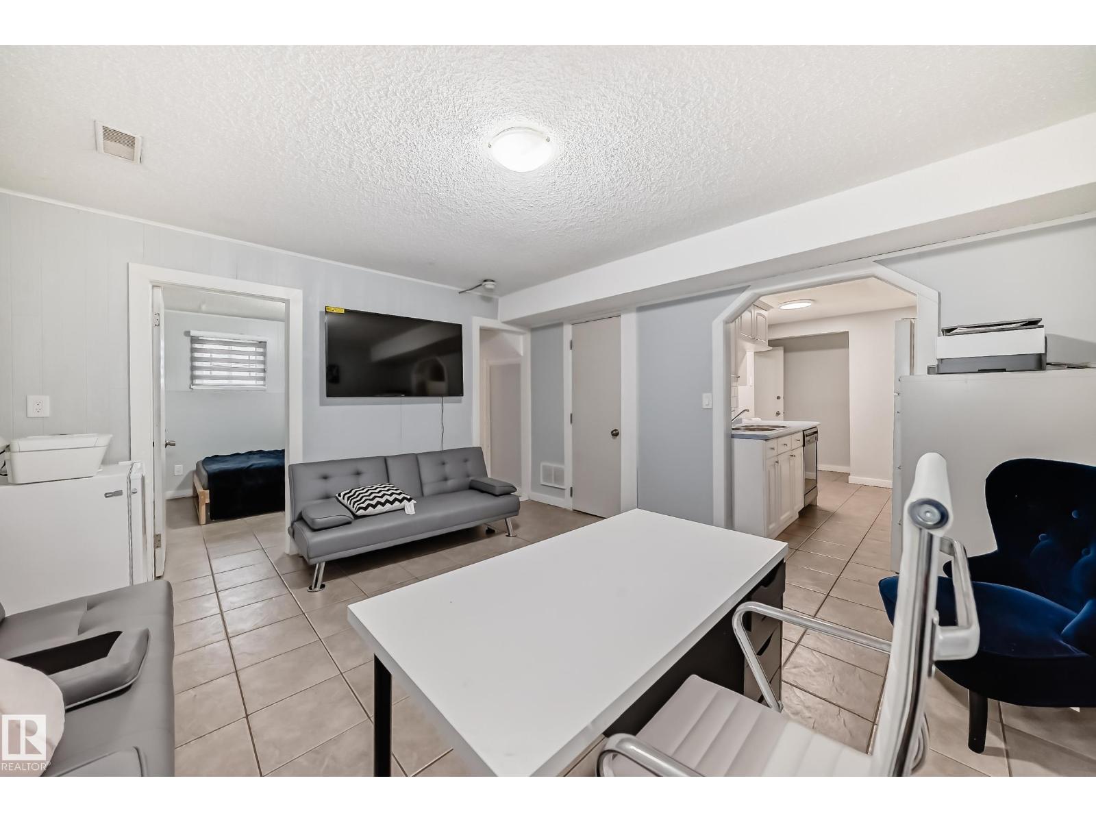 11951 77 ST NW NW, Edmonton