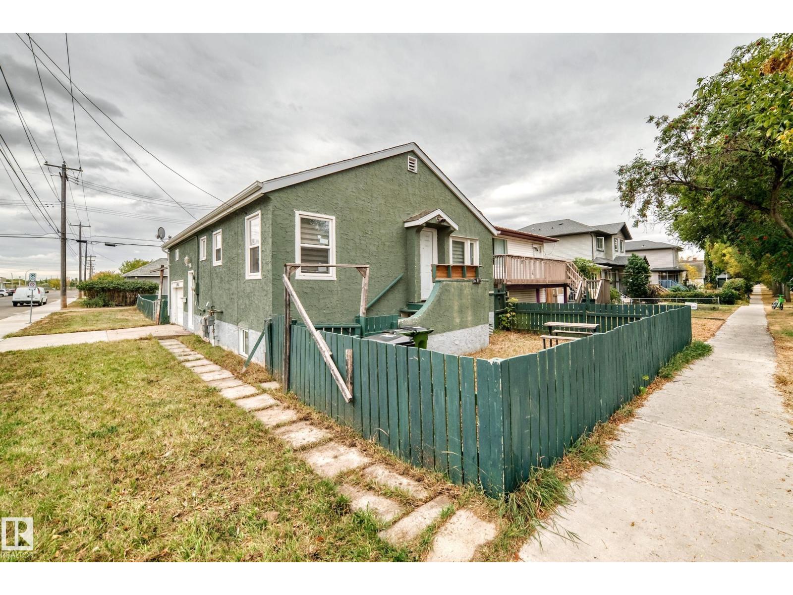 11951 77 ST NW NW, Edmonton