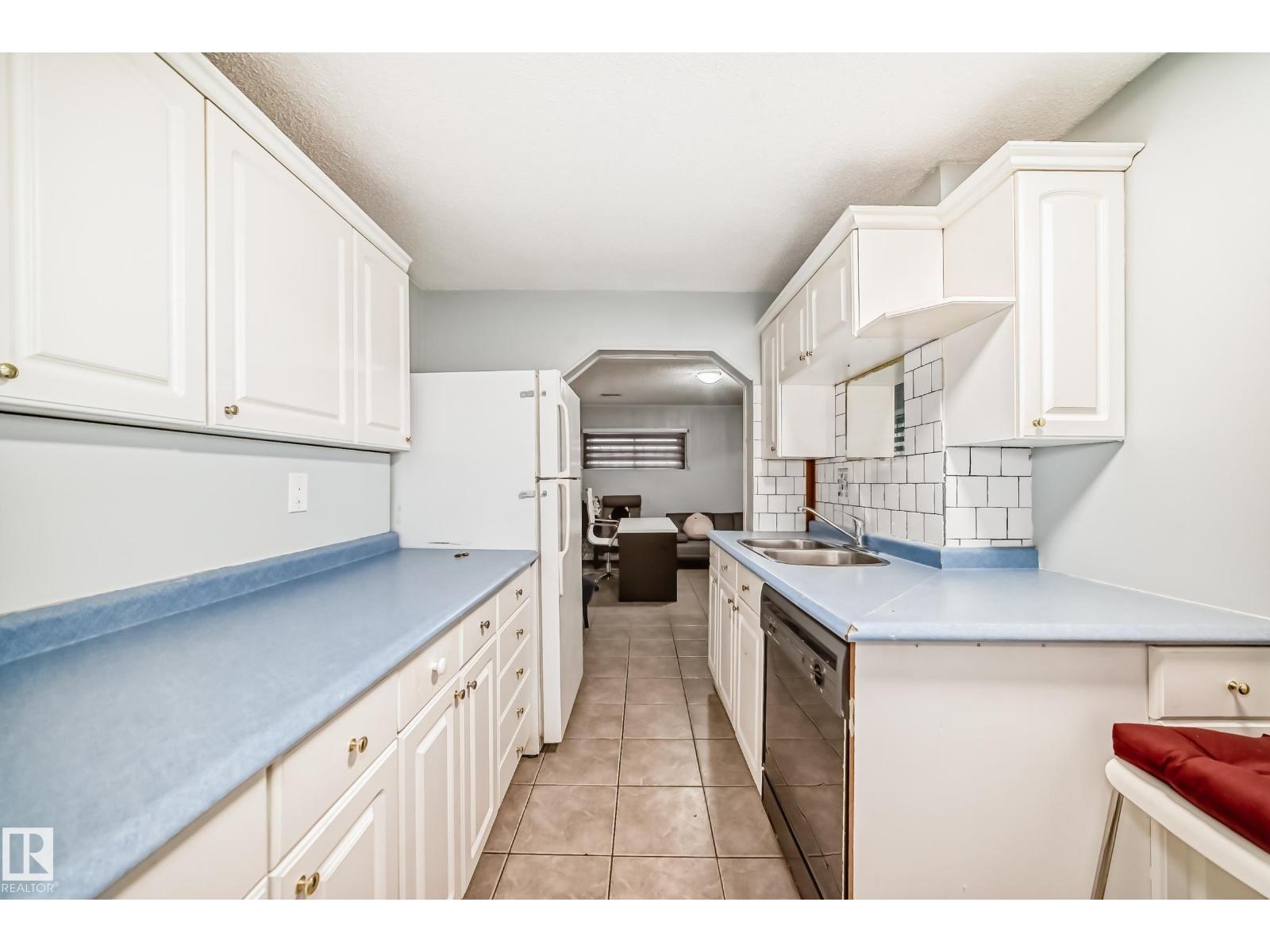 11951 77 ST NW NW, Edmonton